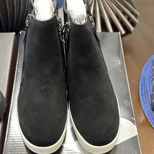 Skechers air cooled memory Black Suede Ankle Boots